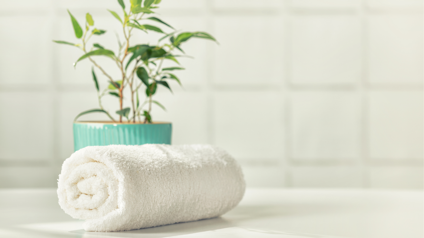 Cum sa alegi culoarea perfecta pentru o baie mica - trucuri care chiar functioneaza